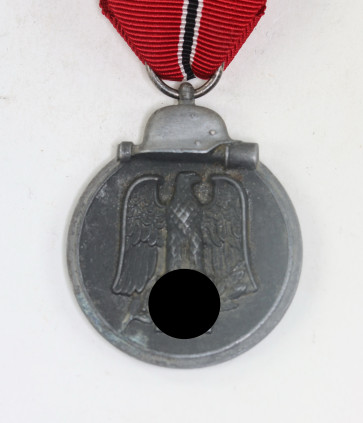 Ostmedaille, Hst. 55 (J.E. Hammer & Söhne, Geringswalde) - Militaria-Berlin