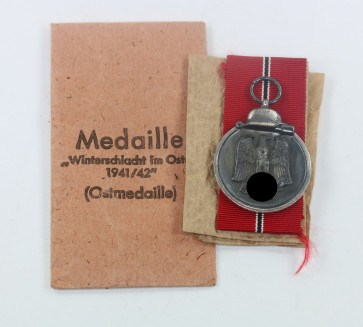  Ostmedaille, Hst. 65, in Verleihungstüte Klein & Quenzer A.G. Oberstein - Militaria-Berlin