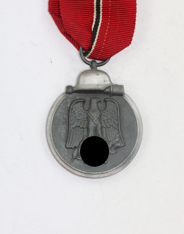 Ostmedaille, Hst. 93 (Richard Simm & Söhne, Gablonz / Neiße) - Militaria-Berlin