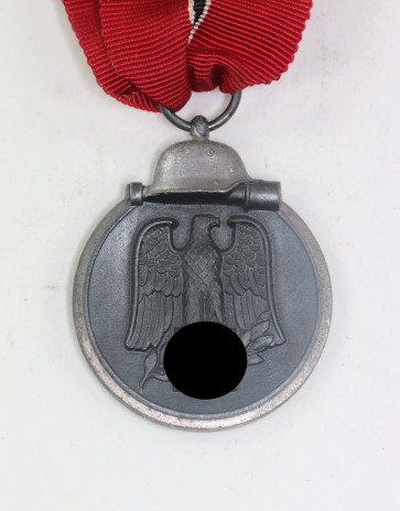 Ostmedaille, Hst. 93 (Richard Simm & Söhne, Gablonz / Neiße) - Militaria-Berlin