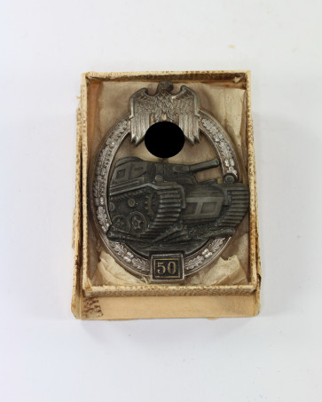 Panzerkampfabzeichen in Silber mit Einsatzzahl 50, Hst. G.B., in Verleihungsschachtel - Militaria-Berlin