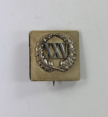 Preußen Erinnerungszeichen zur Silbernen Hochzeit von Kaiser Wilhelm II. 1906, am weißen Band - Militaria-Berlin