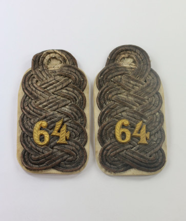 Preußen, Paar Schulterklappen eines Majors im Infanterie Regiment 64 - Militaria-Berlin