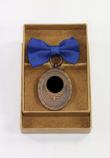 Reichsarbeitsdienst (RAD), Dienstauszeichnung für weibliche Jugend 4. Stufe in Bronze, im Etui - Militaria-Berlin