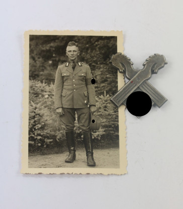 Reichsarbeitsdienst (RAD), Traditions Mützenabzeichen, Arbeitsgau XVIII, Niedersachsen-Ost, mit Rägerfoto - Militaria-Berlin