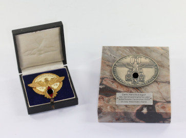 Reichssieger im Reichsberufswettkampf 1938, Hst. G. Brehmer Markneukirchen, im Etui + Ehrengabe des Gaues Westfahlen-Nord - Militaria-Berlin