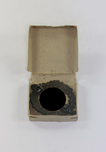  SA-Wehrabzeichen in Bronze, Hst. W. Redo Saarlautern - Eigentum der obesten SA-Führung, in Schachtel - Militaria-Berlin