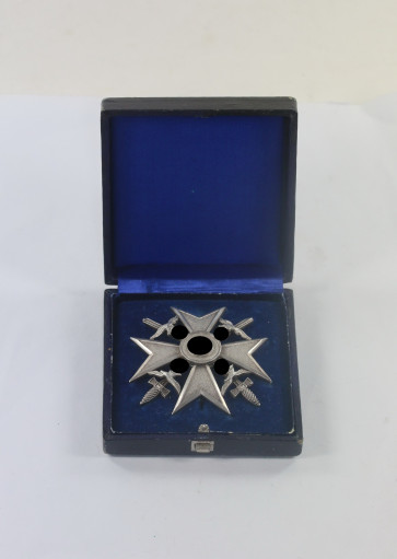 Spanienkreuz in Silber mit Schwertern, Hst. CEJ 900, im Etui - Militaria-Berlin