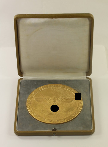 Sturm Abteilung (SA), Große Siegerplakette - Reichswettkämpfe der SA Berlin 1939 - Dem Sieger in Gold, im Etui - Militaria-Berlin