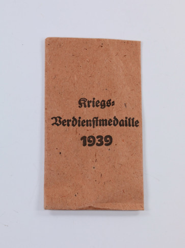 Verleihungstüte Kriegsverdienstmedaille - Militaria-Berlin