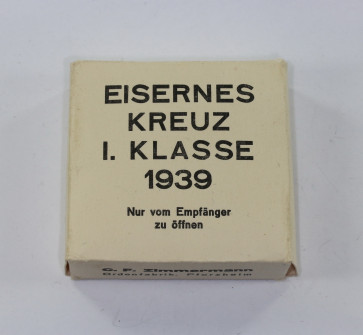 Umkarton Eisernes Kreuz 1. Klasse 1939, C.F. Zimmermann Ordensfabrik, Pforzheim - Militaria-Berlin
