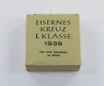 Umkarton Eisernes Kreuz 1. Klasse 1939, Fritz Zimmermann Ordensfabrik Stuttgart - Militaria-Berlin