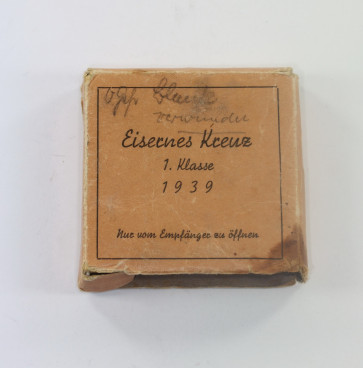 Umkarton Eisernes Kreuz 1. Klasse 1939, Fritz Zimmermann, Stuttgart - Nur vom Empfänger zu öffnen - Militaria-Berlin