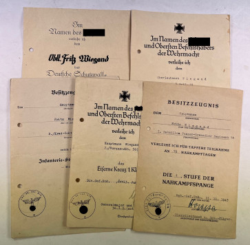 Urkunden Gruppe Nahkampfspange (Deutsches Kreuz in Gold) - Militaria-Berlin