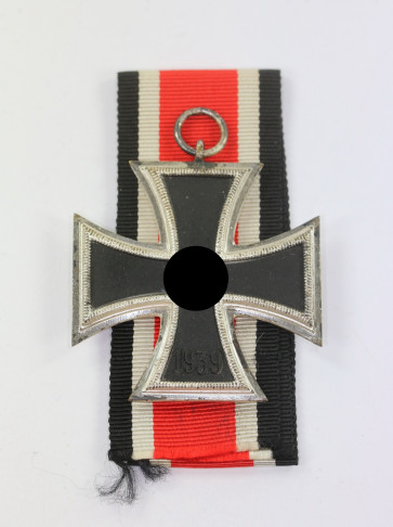 Eisernes Kreuz 2. Klasse 1939, Petz & Lorenz, einteilig, nicht magnetisch (!) - Militaria-Berlin