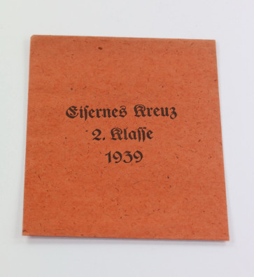 Verleihungstüte Eisernes Kreuz 2. Klasse 1939, Berg & Nolte A.G. Lüdenscheid, orange Tüte - Militaria-Berlin