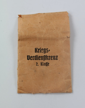 Verleihungstüte Kriegsverdienstkreuz 2. Klasse, Carl Wild Metallwarenfabrik Hamburg 24 - Militaria-Berlin