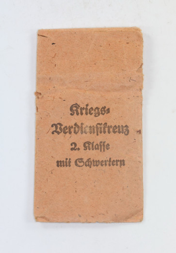 Verleihungstüte Kriegsverdienstkreuz 2. Klasse mit Schwertern, Ordensfabrik Fritz Zimmermann Stuttgart - Militaria-Berlin