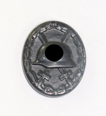 Verwundetenabzeichen in Schwarz 1939, Hst. 107 (Carl Wild, Hamburg) - Militaria-Berlin