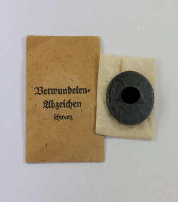  Verwundetenabzeichen in Schwarz, Hst. 118 (Doppelt), in Verleihungstüte August Menz & Sohn Wien - VI - Militaria-Berlin
