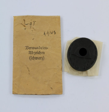 Verwundetenabzeichen in Schwarz, Hst. L/18, in Verleihungstüte - Militaria-Berlin