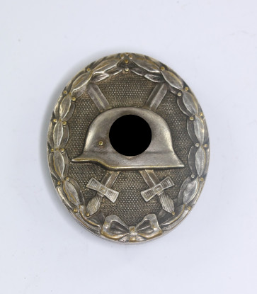 Verwundetenabzeichen in Silber 1939, Hst. 30, breite Nadel (Hauptmünzamt Wien) - Militaria-Berlin