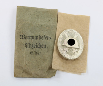  Verwundetenabzeichen in Silber, Hst. 127, in Verleihungstüte Moritz Hausch AG, Pforzheim - Militaria-Berlin