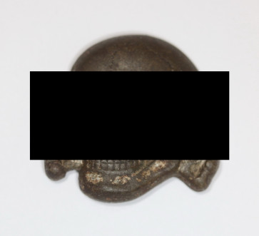  Waffen SS, Totenkopf für die Schirmmütze, Hst, RZM 499/41 - Militaria-Berlin