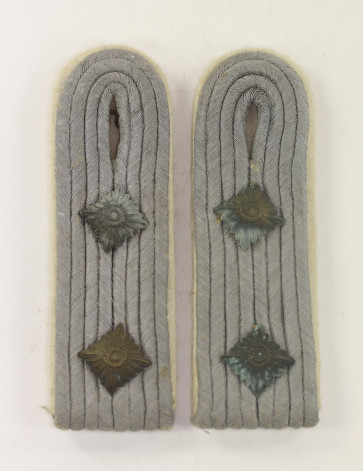 Wehrmacht Heer, Paar Schulterklappen für einen Hauptmann der Infanterie (Waffenfarbe weiß) - Militaria-Berlin