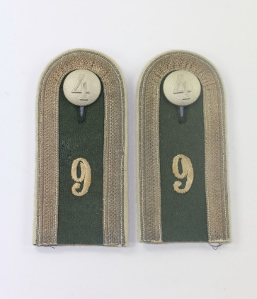 Wehrmacht Heer, Paar Schulterklappen für einen Unteroffizier der 4. Kompanie des Infanterie Regiments 9 Potsdam (Graf 9) - Militaria-Berlin