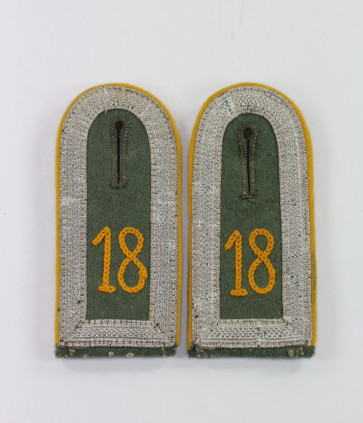 Wehrmacht Heer, Paar Schulterklappen Unterfeldwebel Kavallerie Regiment 18 - Militaria-Berlin