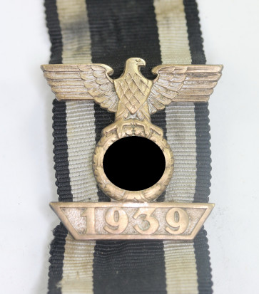 Wiederholungsspange 2. Klasse 1939, 2. Form, Wilhelm Deumer, Lüdenscheid (Buntmetall) - Militaria-Berlin