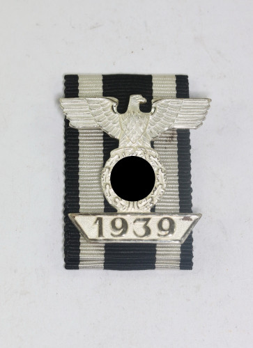 Wiederholungsspange 2. Klasse, Hst. L/57, Buntmetall (Boerger & Co., Berlin) - Militaria-Berlin