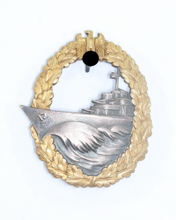Zerstörer Kriegsabzeichen, Hst. Schwerin Berlin 68 (Buntmetall) - Militaria-Berlin