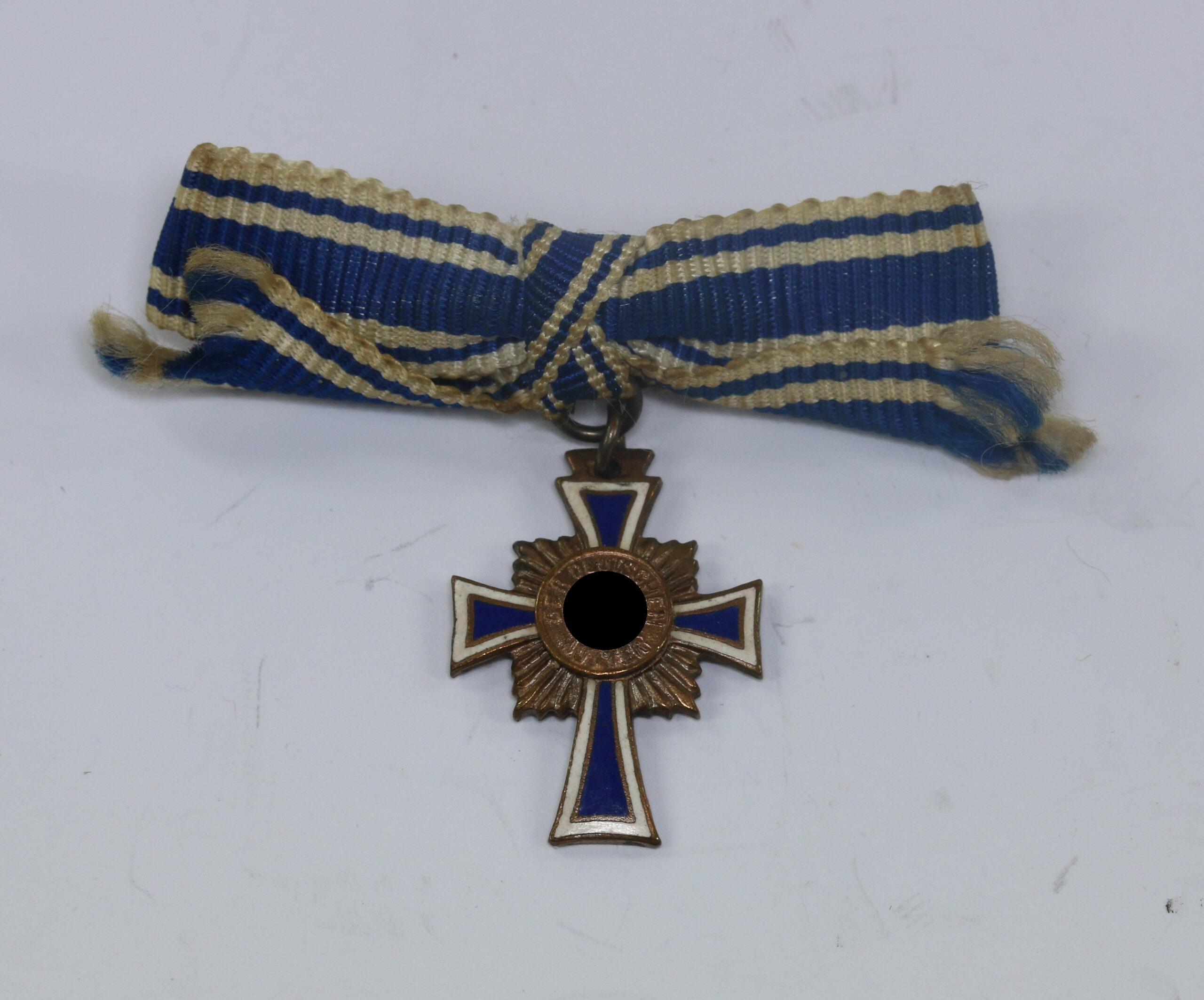 16 MM Miniatur Mutterkreuz in Bronze, an Schleife, Hst. L/57 (Boerger & Co., Berlin) – Bild 1