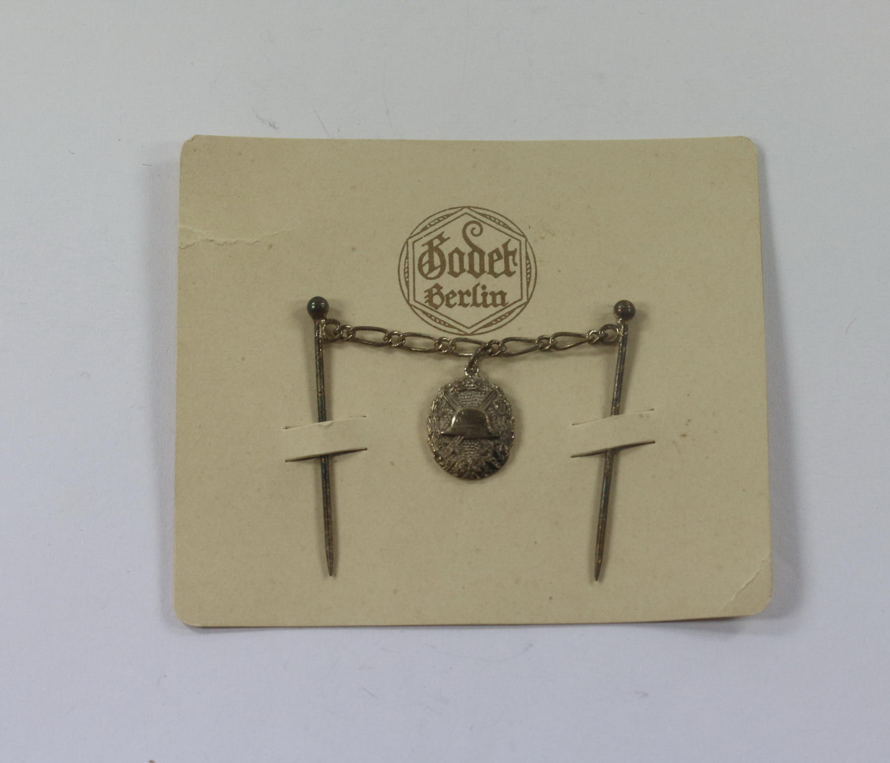 16_mm_miniatur_verwundetenabzeichen_in_silber_1918_silber_900_godet_berlin_auf_steckkarte_godet_berlin_1__2 16 MM Miniatur Verwundetenabzeichen in Silber 1918, Silber 900 (!) Godet Berlin, auf Steckkarte Godet Berlin – Bild 1
