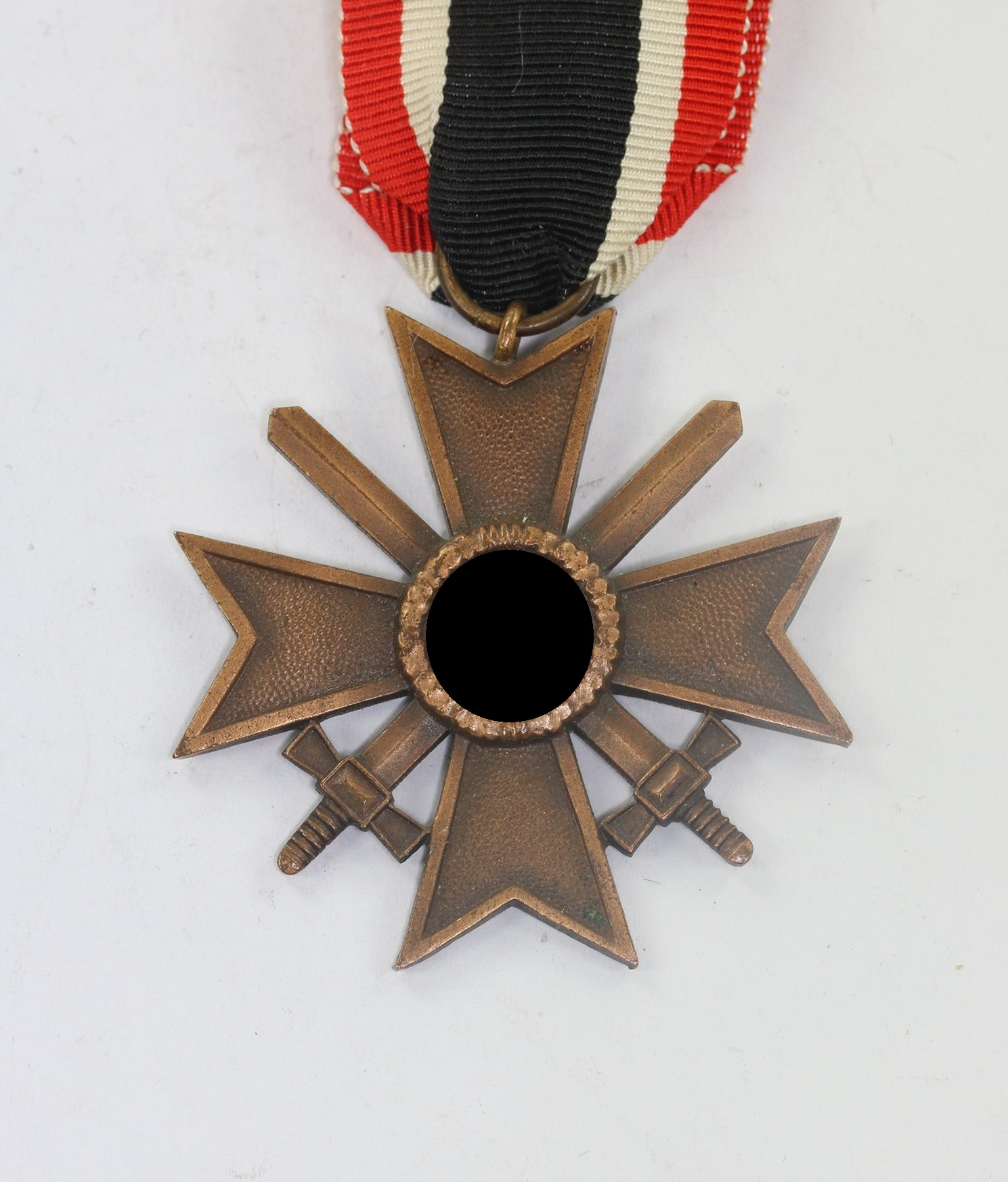 Kriegsverdienstkreuz 2. Klasse mit Schwertern, ohne Hersteller (Buntmetall) – Bild 1