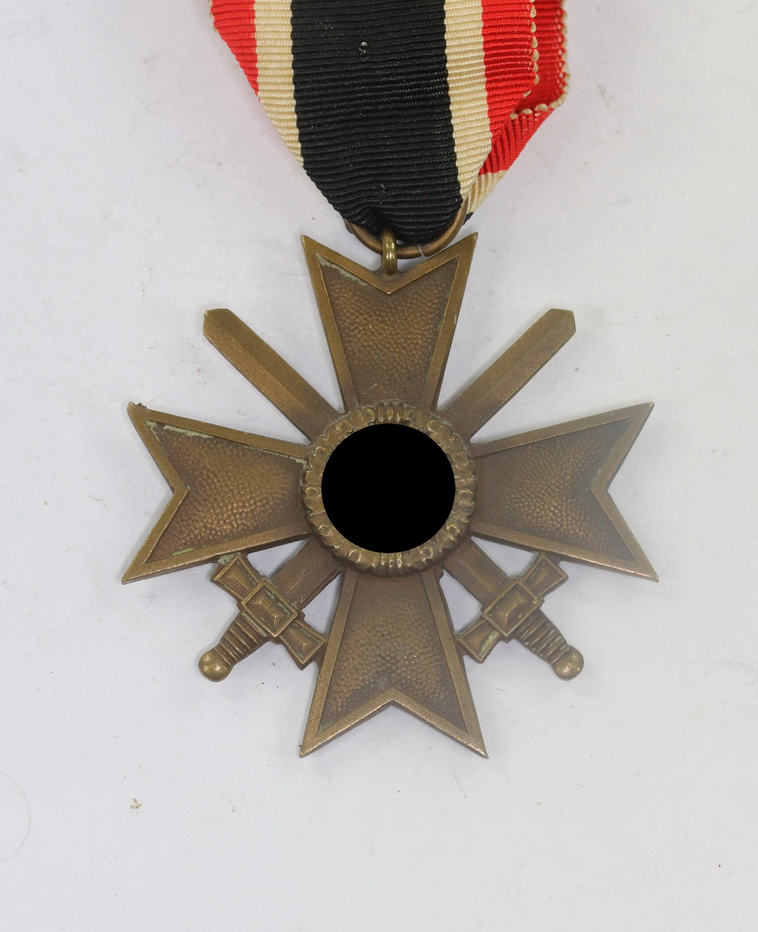  Kriegsverdienstkreuz 2. Klasse mit Schwertern, ohne Hersteller (Buntmetall) – Bild 1