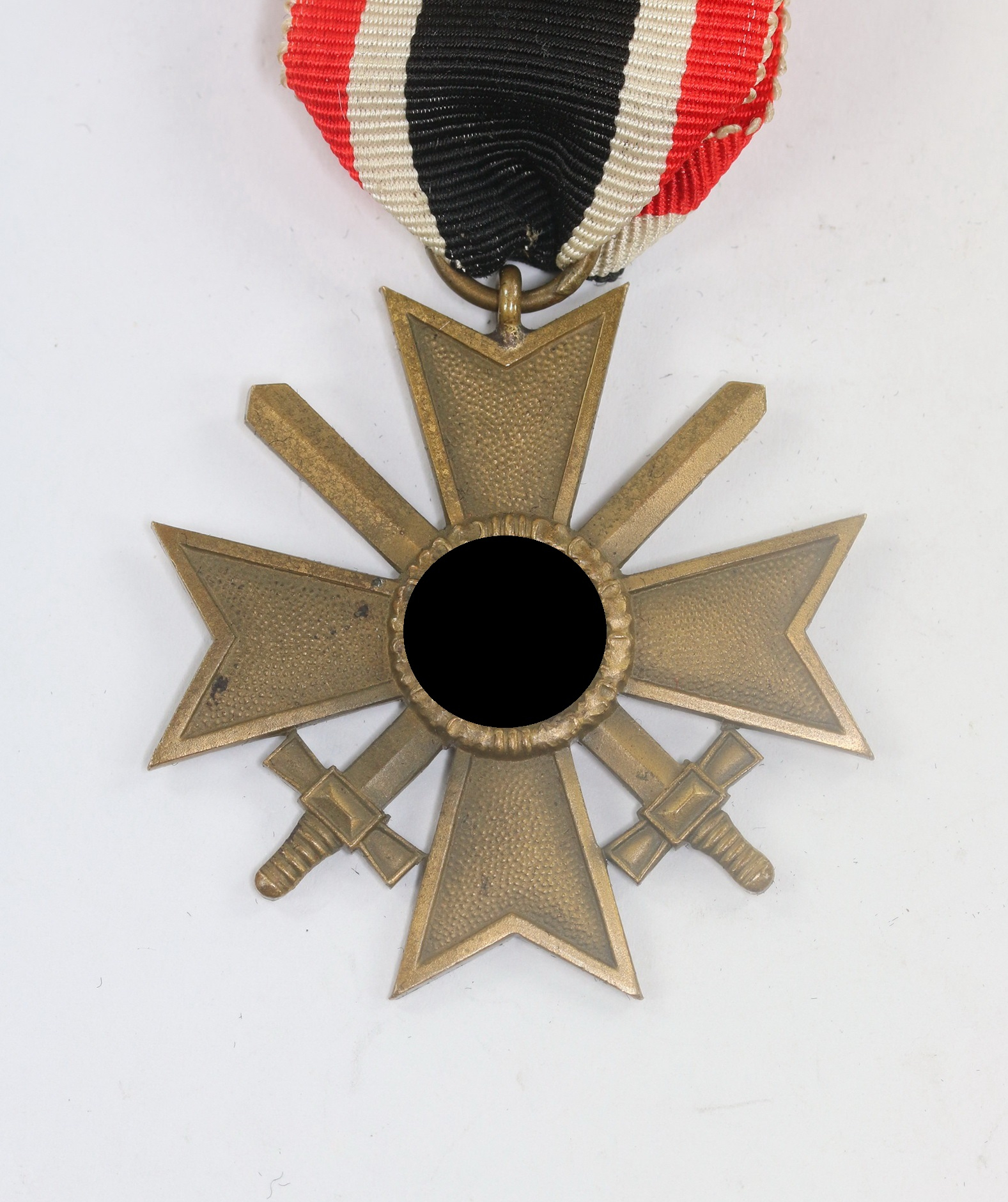  Kriegsverdienstkreuz 2. Klasse mit Schwertern, ohne Hersteller (Buntmetall) – Bild 1