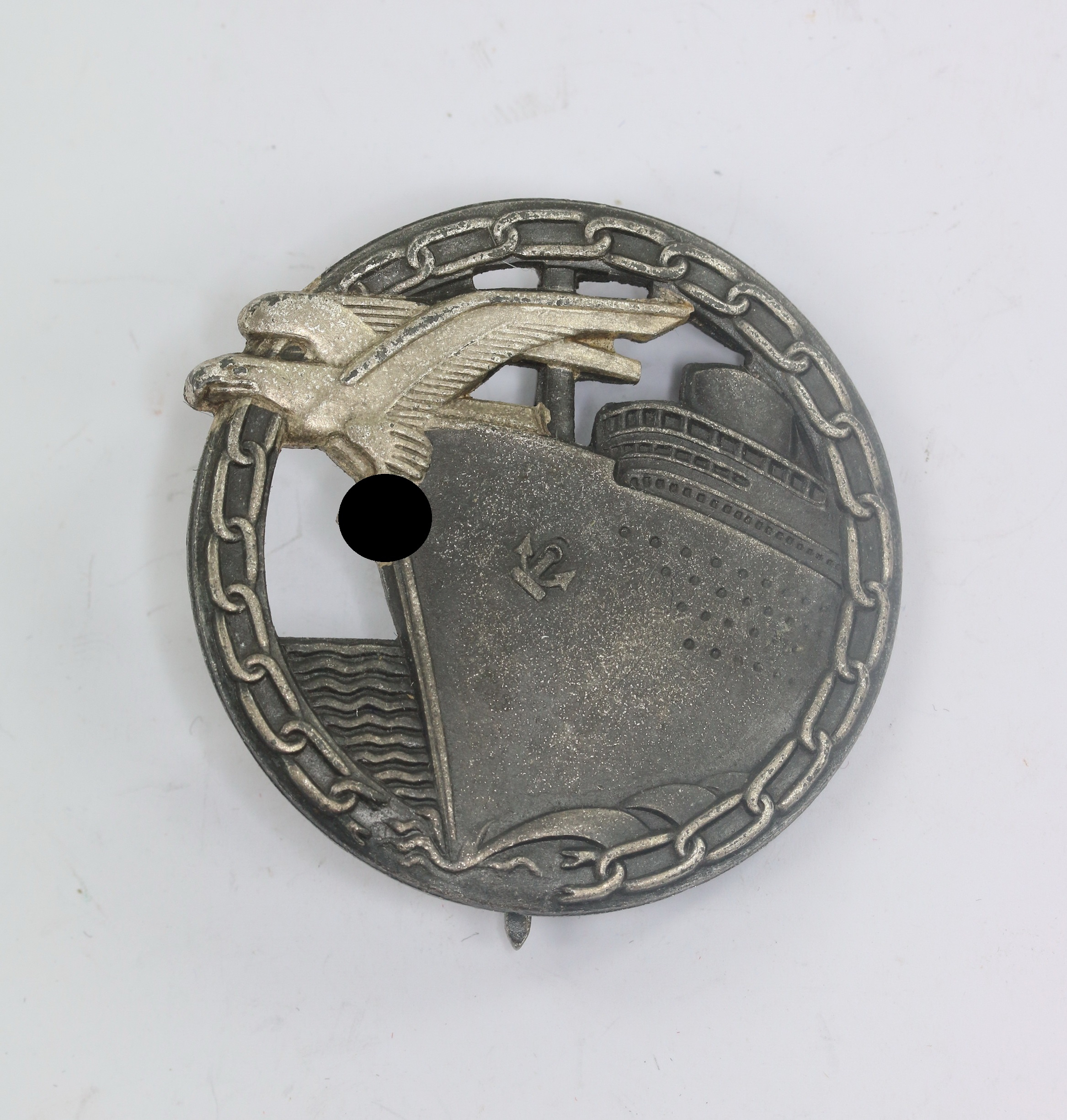 _blockadebrecher_kriegsabzeichen_hst Blockadebrecher Kriegsabzeichen, Hst. Schwerin Berlin, Dishback Variante (!) (Zink) – Bild 1