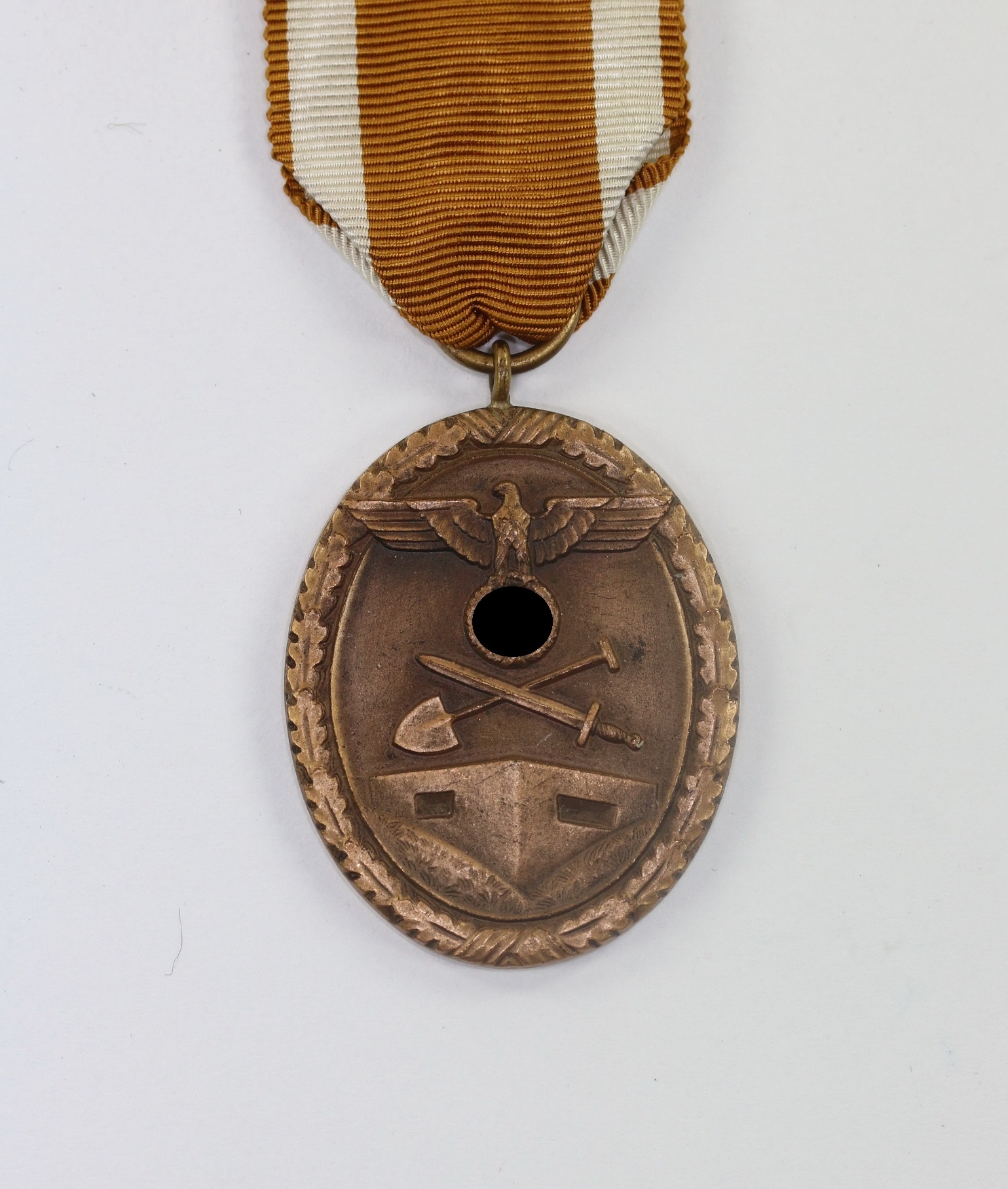 _deutsches_schutzwall_ehrenzeichen_f_r_arbeit_zum_schutze_deutschlands_1__1_1 Deutsches Schutzwall Ehrenzeichen, "Für Arbeit zum Schutze Deutschlands" – Bild 1