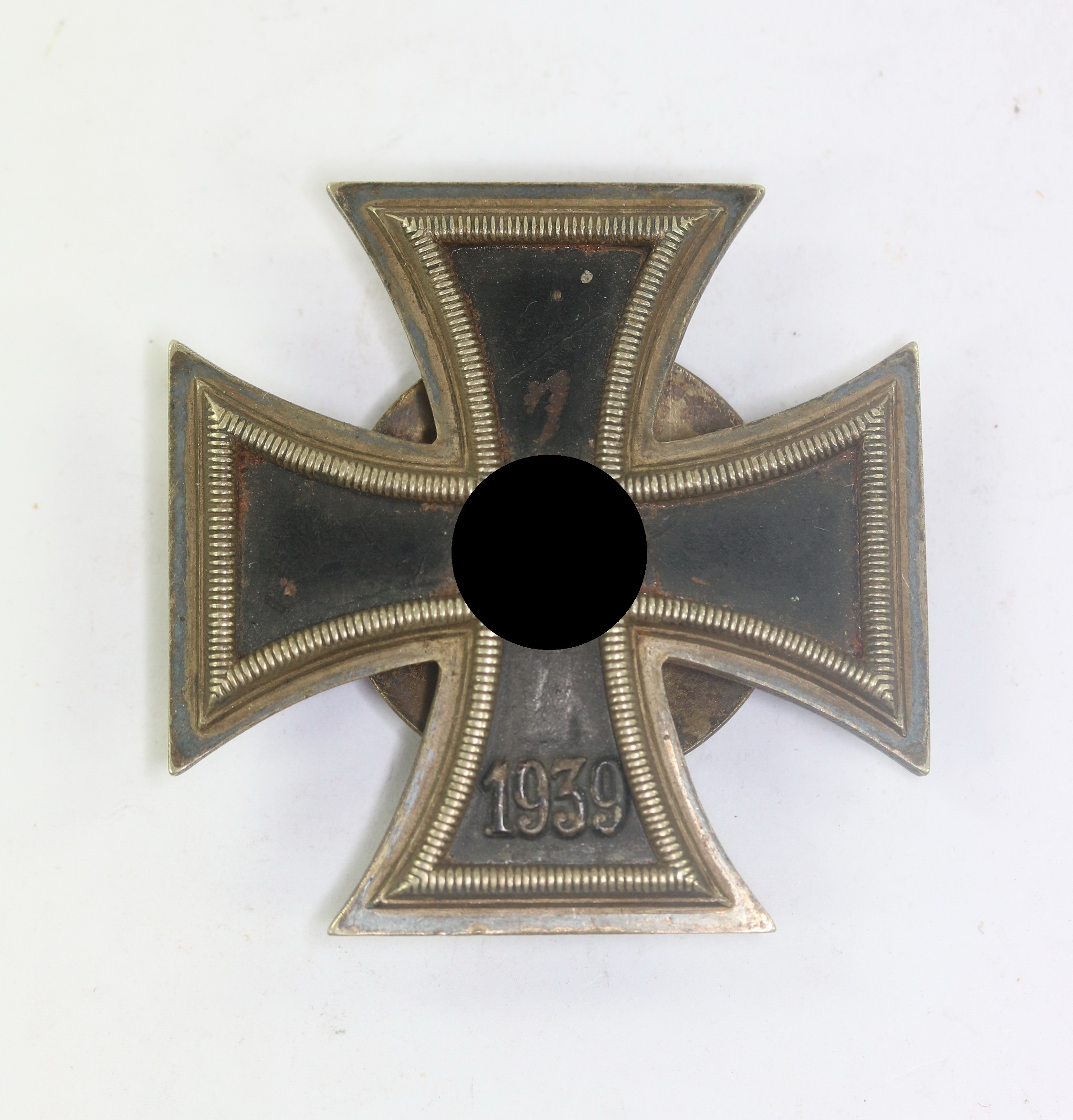  Eisernes Kreuz 1. Klasse 1939, Hst. L59 X Punze, an Schraubscheibe (Alois Rettenmaier, Schwäbisch-Gmünd) – Bild 1