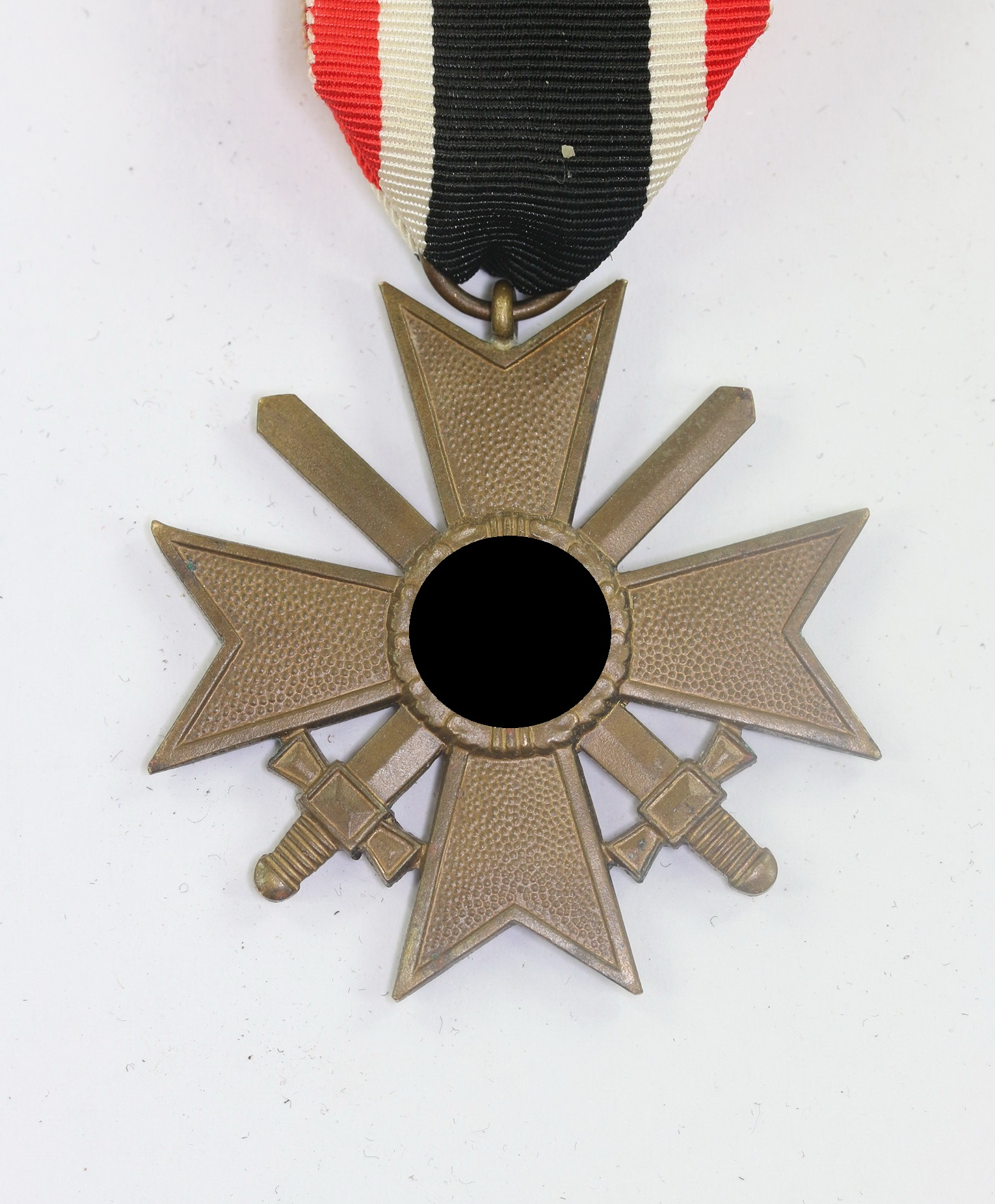  Kriegsverdienstkreuz 2. Klasse mit Schwertern, ohne Hersteller (Buntmetall) – Bild 1