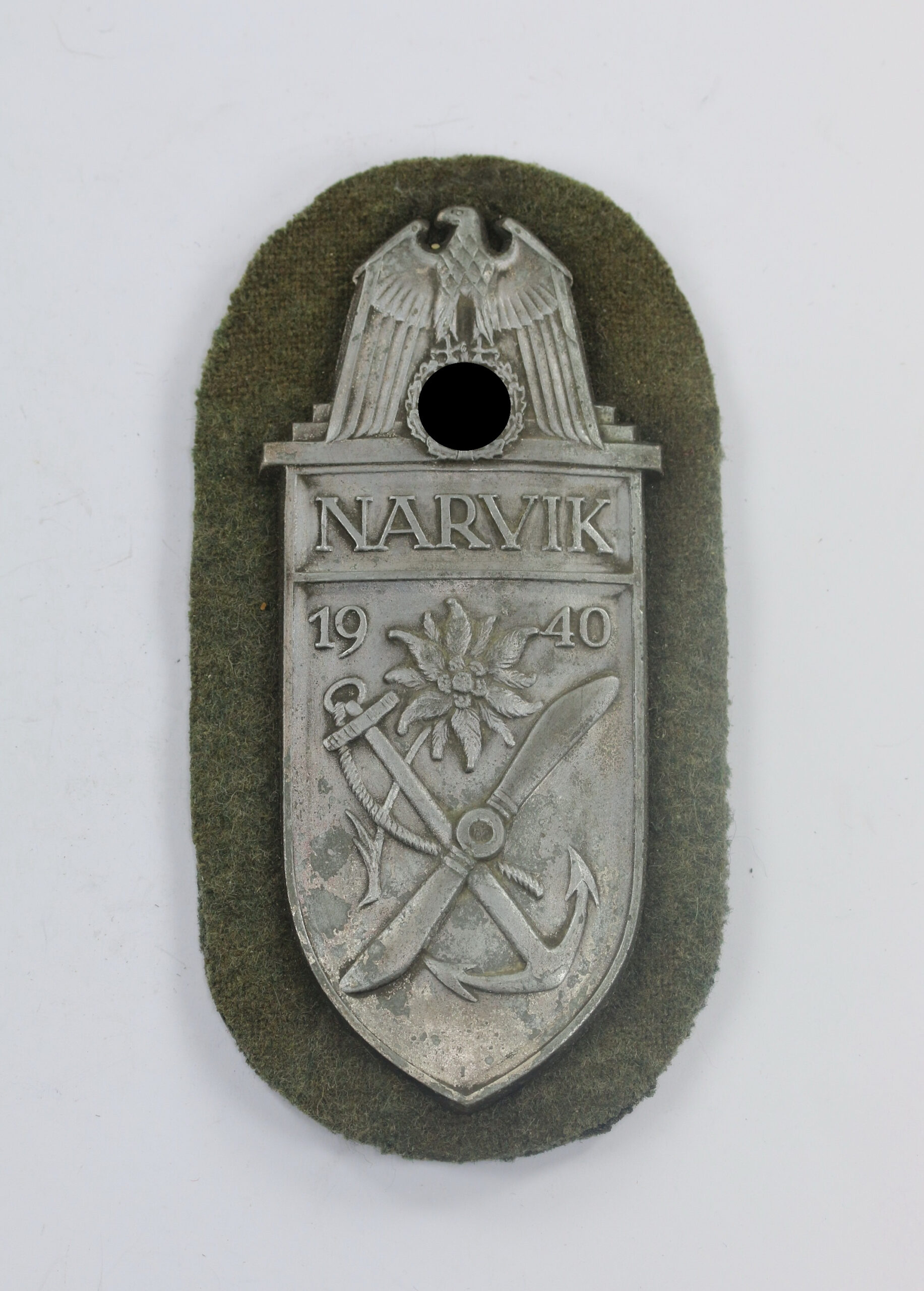 _narvik_schild_auf_heeresstoff_c Narvik Schild auf Heeresstoff, C.E. Juncker, Berlin (Zink) – Bild 1