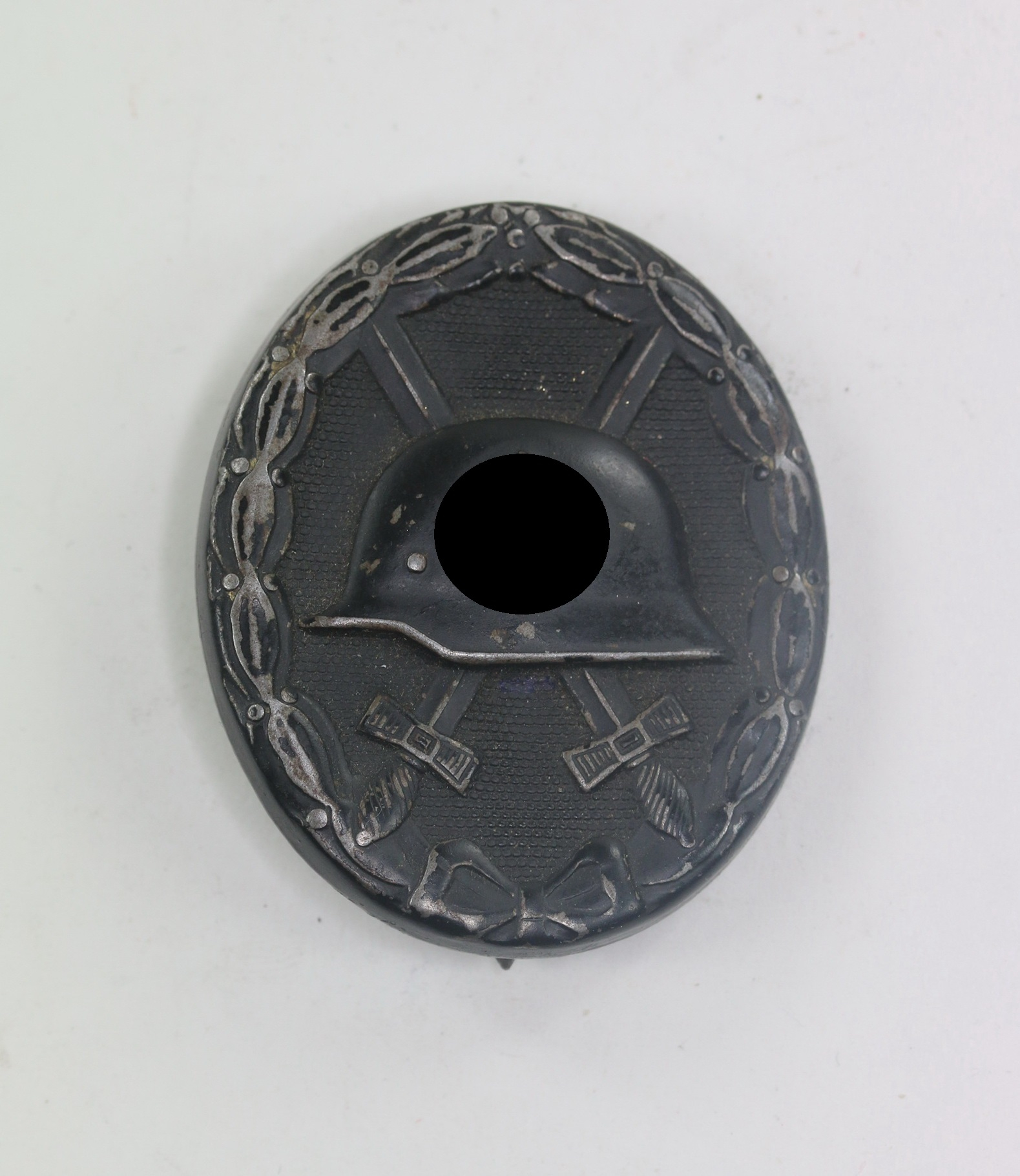 _verwundetenabzeichen_in_schwarz_1939_hst Verwundetenabzeichen in Schwarz 1939, Hst. 81 (Overhoff & Cie., Lüdenscheid), auf der Nadel (!) – Bild 1