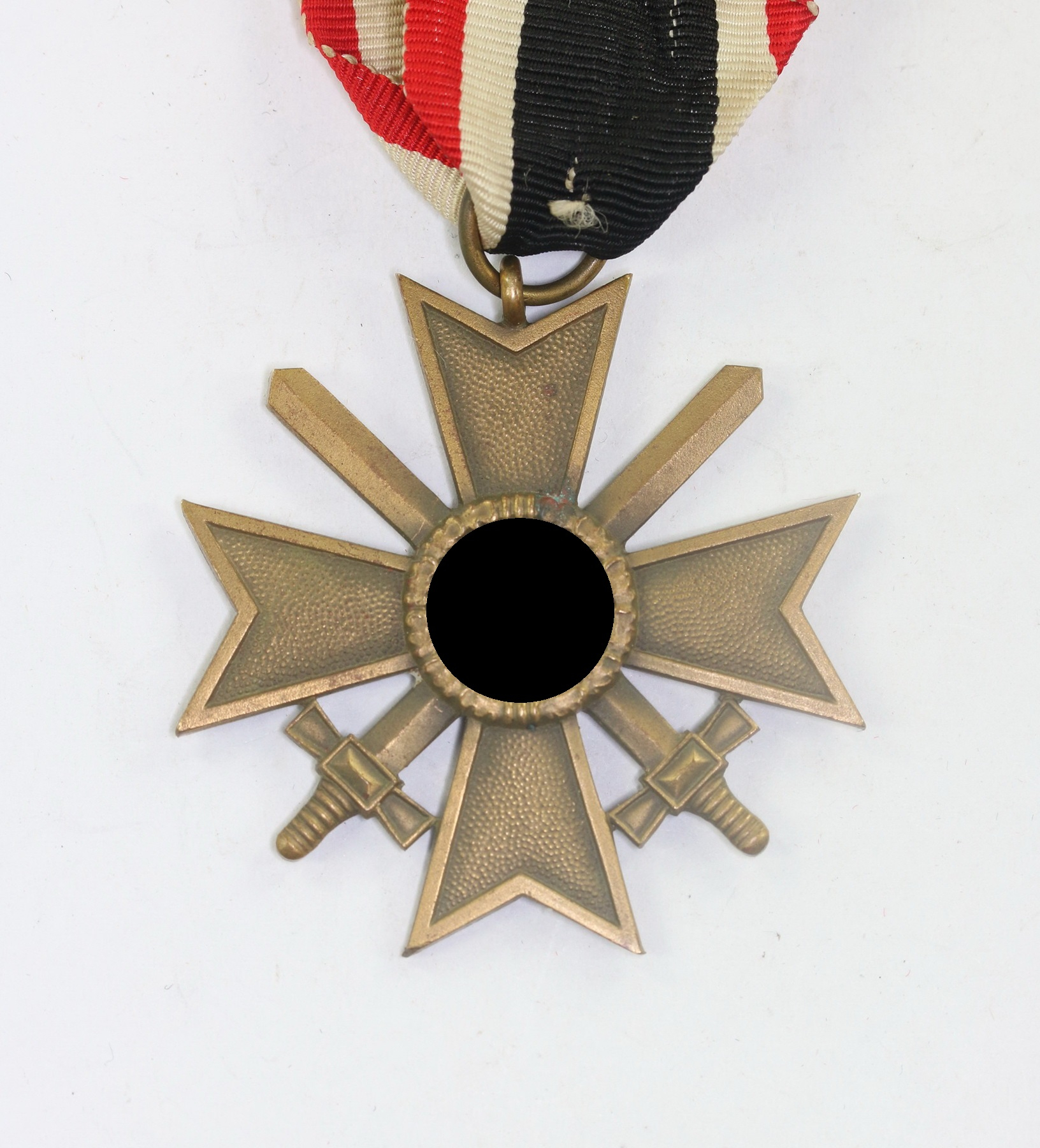 Kriegsverdienstkreuz 2. Klasse mit Schwertern, ohne Hersteller (Buntmetall) – Bild 1
