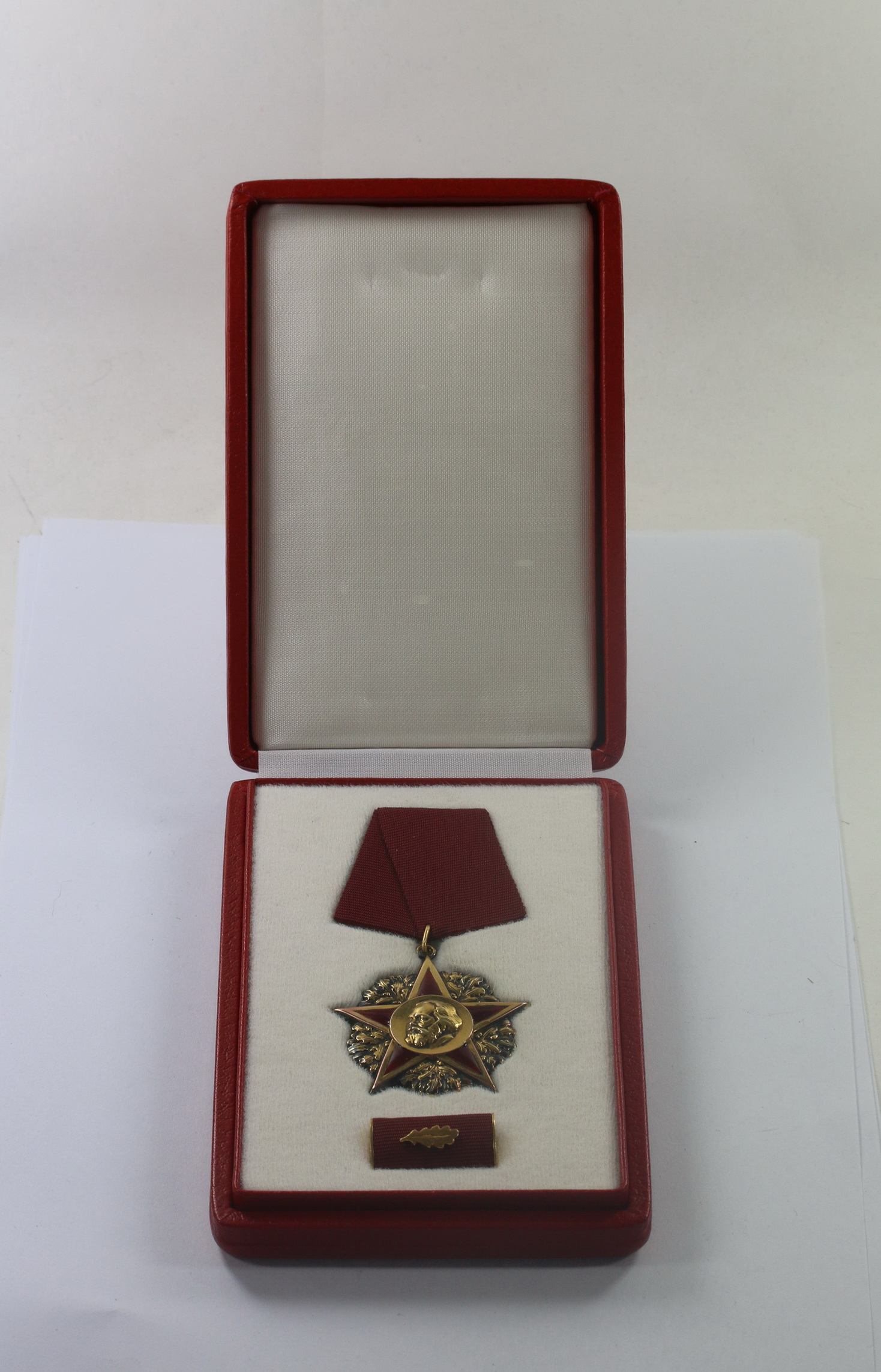  DDR, Karl Marx Orden, Gold 333, im Etui – Bild 1