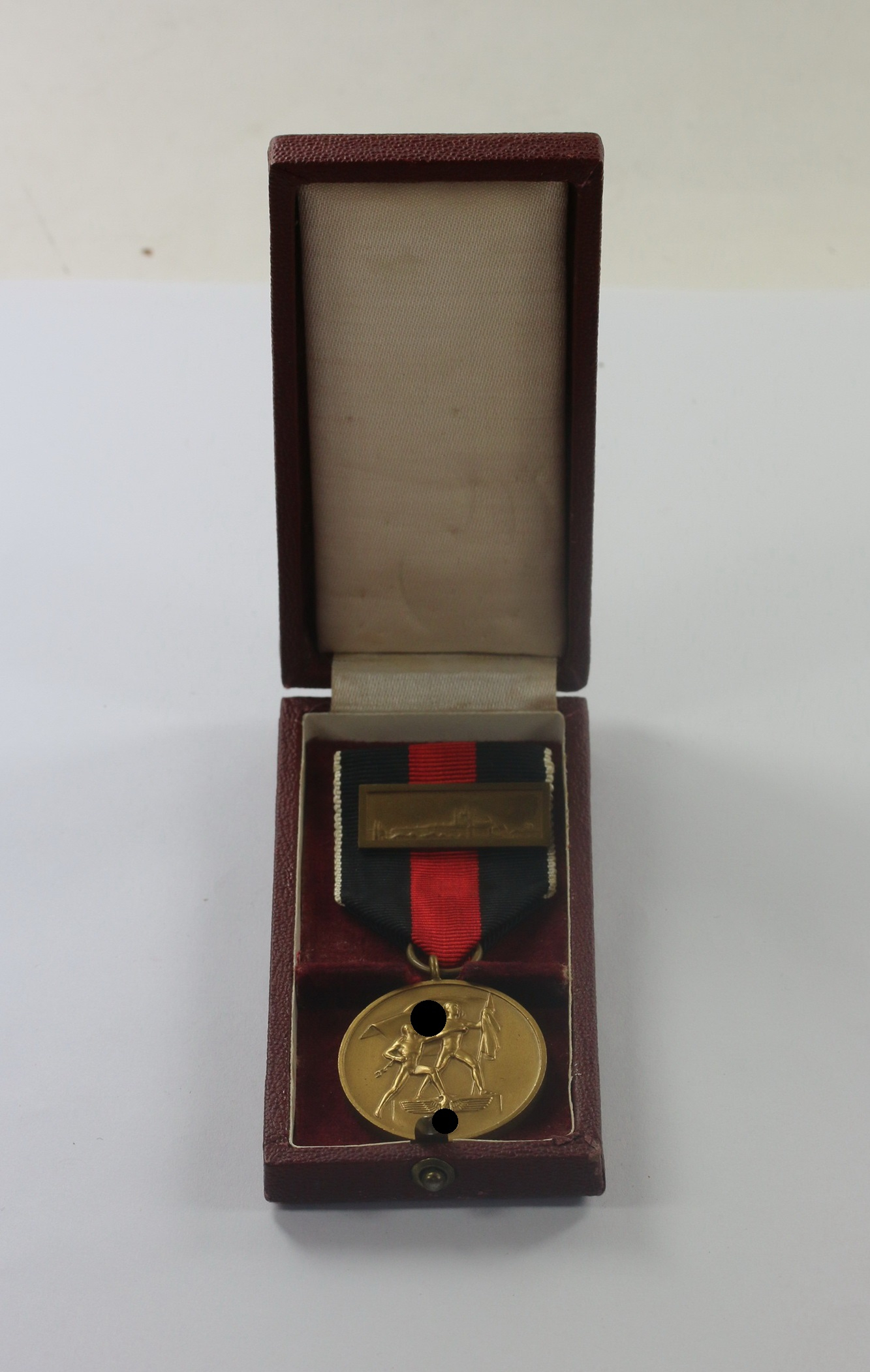  Anschlußmedaille Sudetenland (1. Oktober 1938), mit Spange Pragerburg, im Etui – Bild 1