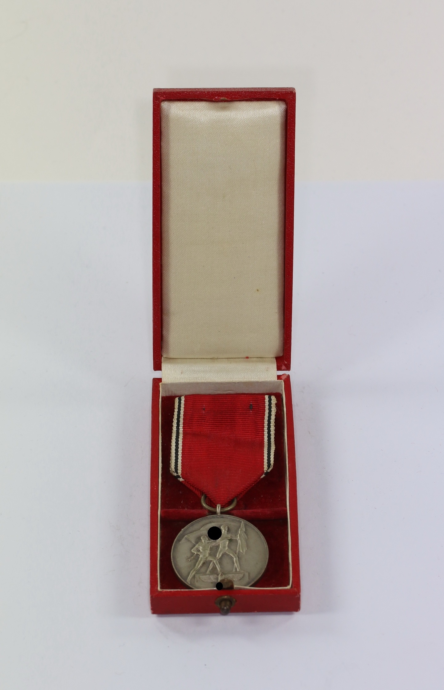 anschlussmedaille_oesterreich_im_etui_1__1_2 Anschlußmedaille Österreich (13. März 1938), im Etui – Bild 1