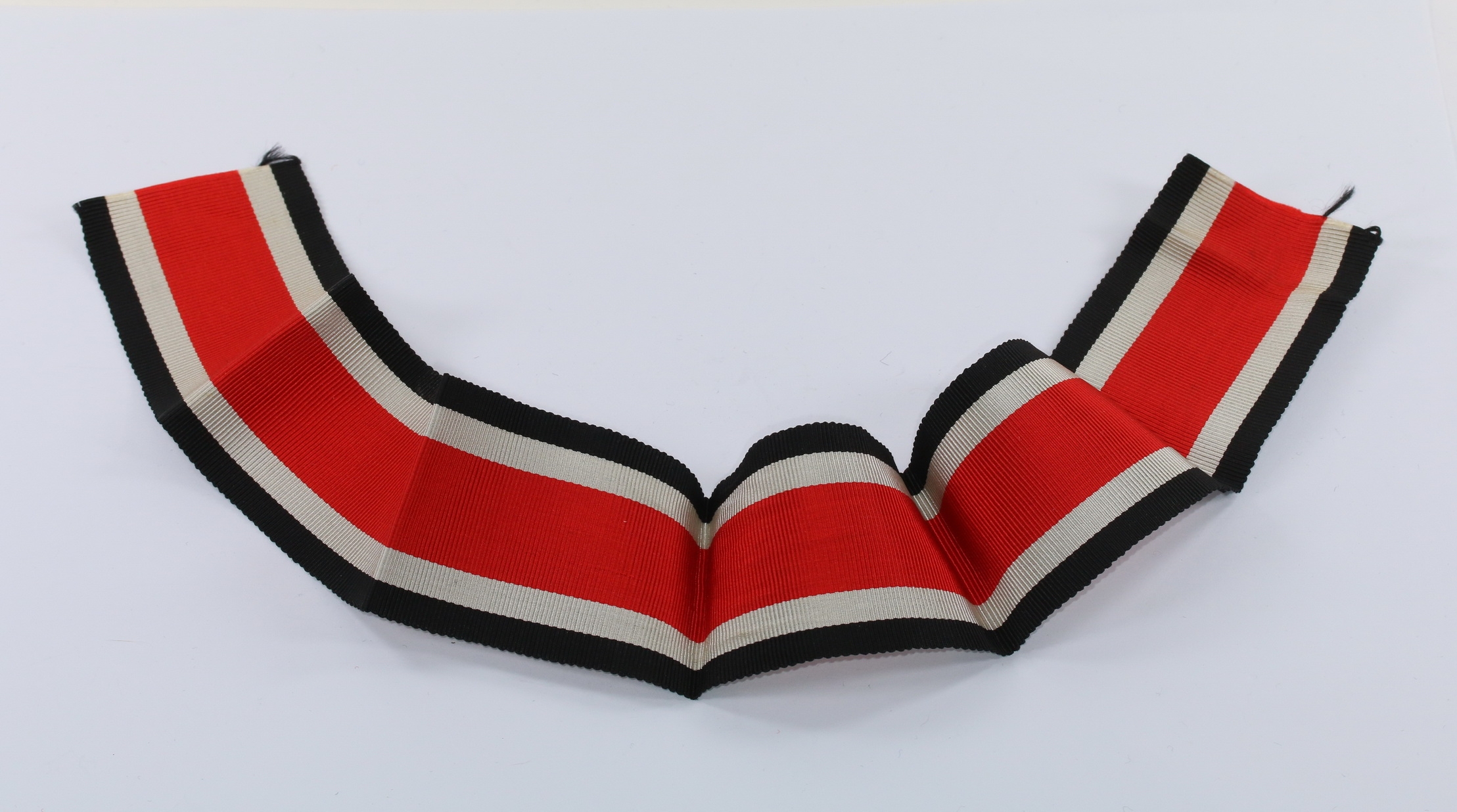 band_fuer_das_ritterkreuz_des_eisernen_kreuzes_1_ Bandabschnitt für das Ritterkreuz des Eisernen Kreuzes – Bild 1